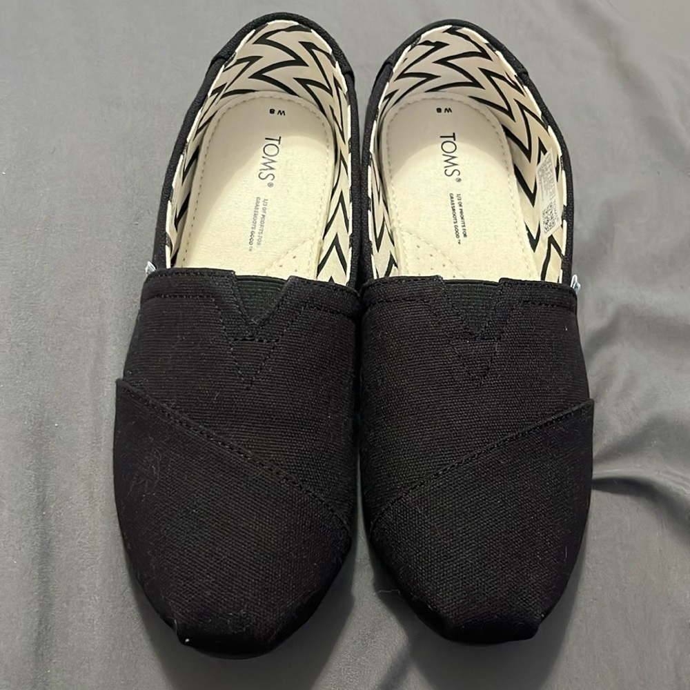 Tom’s Casual Flats Size 8 Women Black Slip On Everyday Cushioned NWOT